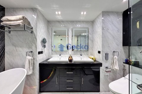 Condo in Pattaya, Thailand, 2 bedrooms  № 195944 - photo 16