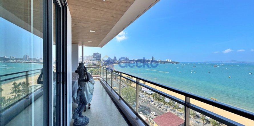 Condo in Pattaya, Thailand, 2 bedrooms  № 195944