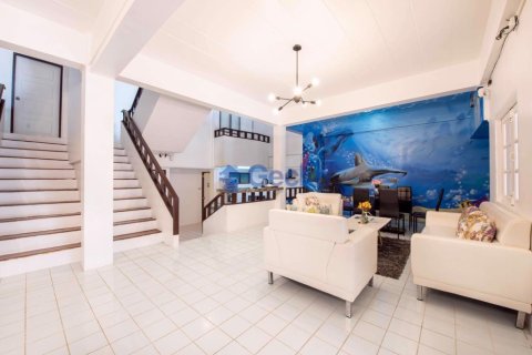 House in Pattaya, Thailand 12 bedrooms № 195943 - photo 14