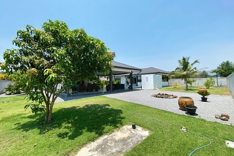 Villa in Cha-am, Thailand 4 bedrooms № 174035 - photo 2