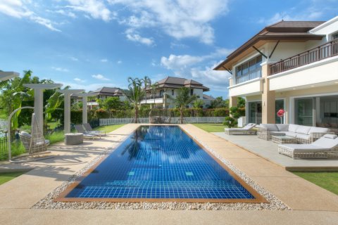 House in Bang Tao, Thailand 4 bedrooms № 180353