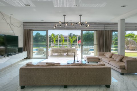 House in Bang Tao, Thailand 4 bedrooms № 180353 - photo 15