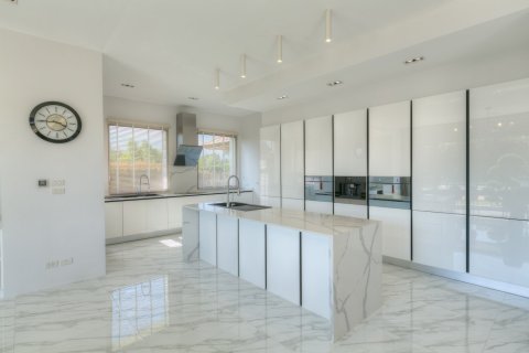 House in Bang Tao, Thailand 4 bedrooms № 180353 - photo 12