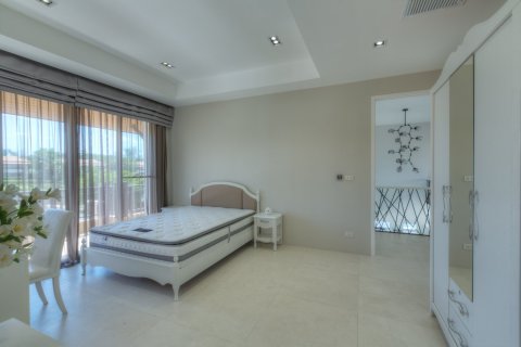 House in Bang Tao, Thailand 4 bedrooms № 180353 - photo 21