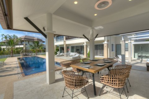 House in Bang Tao, Thailand 4 bedrooms № 180353 - photo 6