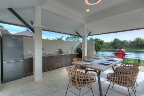 House in Bang Tao, Thailand 4 bedrooms № 180353 - photo 11