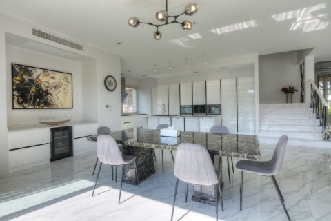 House in Bang Tao, Thailand 4 bedrooms № 180353 - photo 10