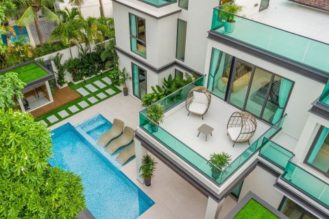 Villa in Pattaya, Thailand 7 bedrooms № 173520 - photo 2