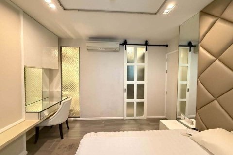 Condo in Watthana, Bangkok, Thailand, 2 bedrooms  № 173524 - photo 7