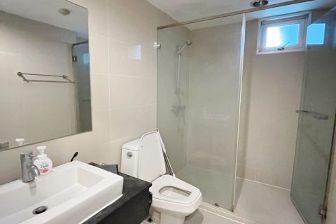 Condo in Huai Khwang, Bangkok, Thailand, 2 bedrooms  № 164690 - photo 21