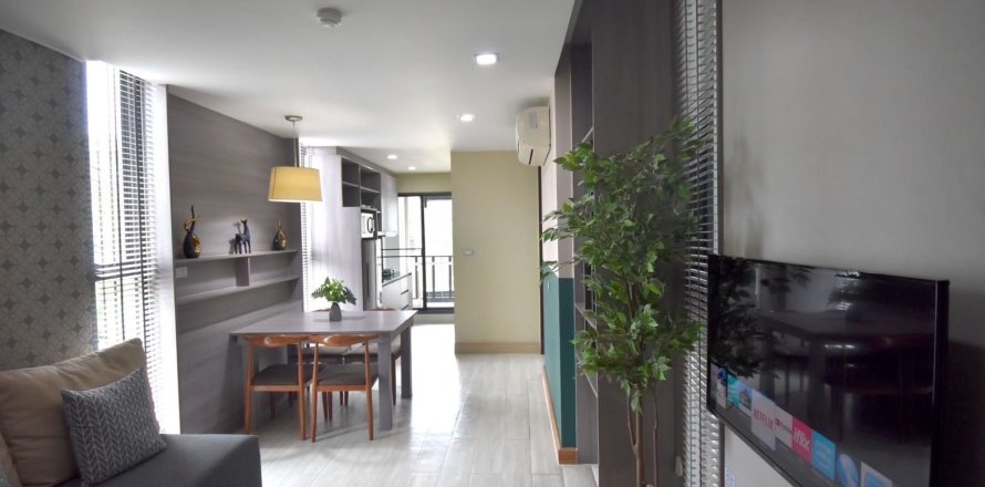 Condo in Khlong Toei, Bangkok, Thailand, 2 bedrooms  № 173204