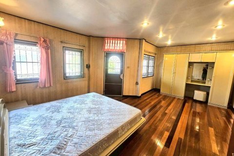 Townhouse in Bangkok, Thailand 3 bedrooms № 173205 - photo 8