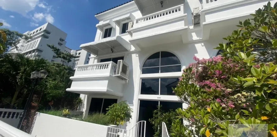 Reihenhaus in Watthana, Bangkok, Thailand 4 Schlafzimmer № 215267