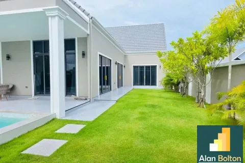 Casa de 3 dormitorios en Pattaya, Tailandia № 211175 - foto 4