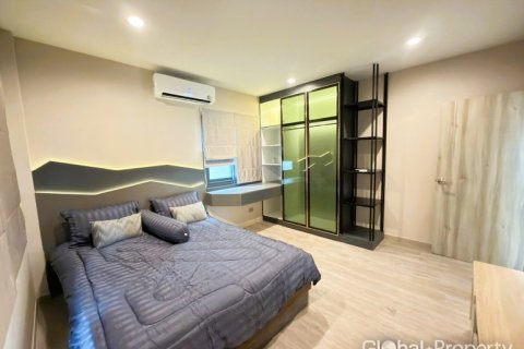 House in Pattaya, Thailand 4 bedrooms № 178988 - photo 14