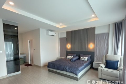 House in Pattaya, Thailand 4 bedrooms № 178988 - photo 12