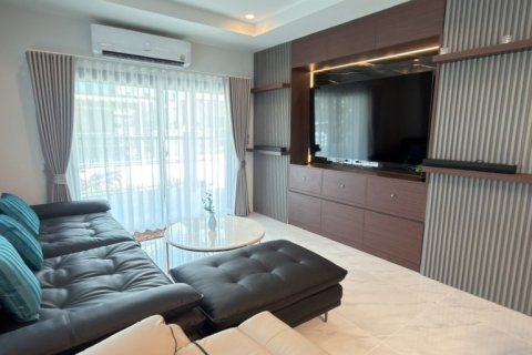 House in Pattaya, Thailand 4 bedrooms № 178988 - photo 4