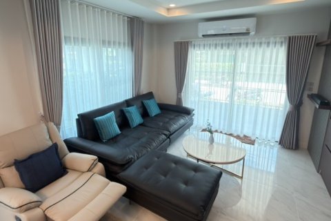House in Pattaya, Thailand 4 bedrooms № 178988 - photo 5