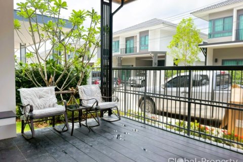House in Pattaya, Thailand 4 bedrooms № 178988 - photo 2