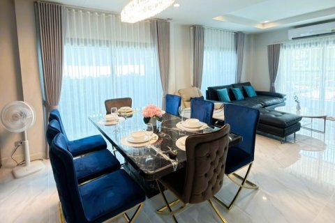 House in Pattaya, Thailand 4 bedrooms № 178988 - photo 6