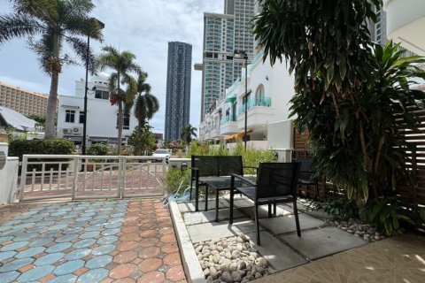 House in Pattaya, Thailand 3 bedrooms № 178987 - photo 4