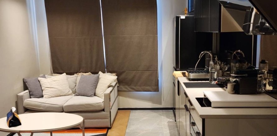 Studio in the Condo in Watthana, Bangkok, Thailand  № 159646