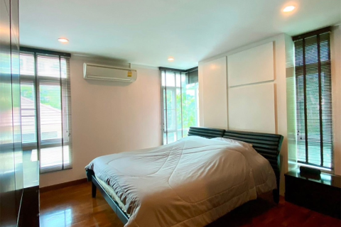Condo à Bangkok, Thaïlande, 3 chambres № 184416 - photo 1