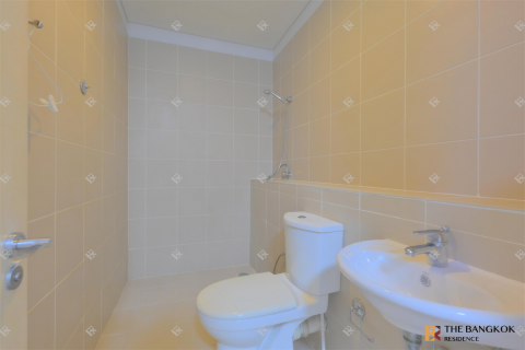 Condominio de 3 dormitorios en Bangkok, Tailandia № 210200