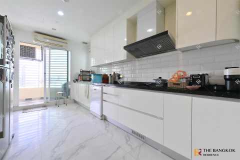 Condominio de 4 dormitorios en Bangkok, Tailandia № 210201 - foto 5