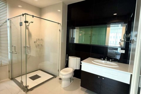 Studio in the Condo in Pathum Wan, Bangkok, Thailand  № 157270 - photo 11