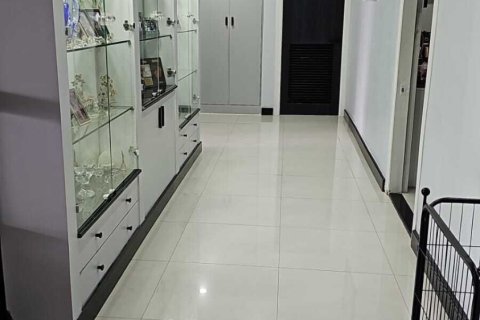 Condo in Watthana, Bangkok, Thailand, 3 bedrooms  № 160478 - photo 21