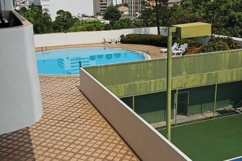 Condo in Watthana, Bangkok, Thailand, 3 bedrooms  № 160478 - photo 16