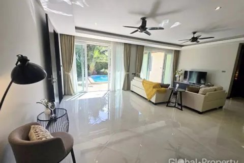 Дом в Паттайе, Таиланд с 4 спальнями  № 70318 - фото 2