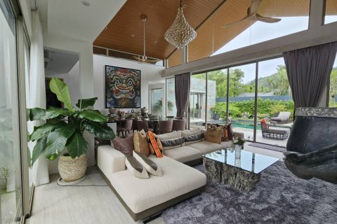 Villa in Phuket, Thailand 3 bedrooms № 113996 - photo 1