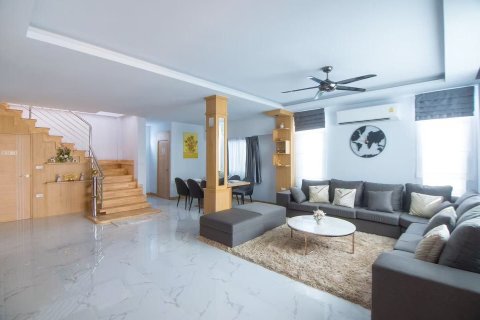 Duplex à Pattaya, Thaïlande 4 chambres № 153450 - photo 3