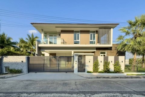 House in Phuket, Thailand 5 bedrooms № 163854