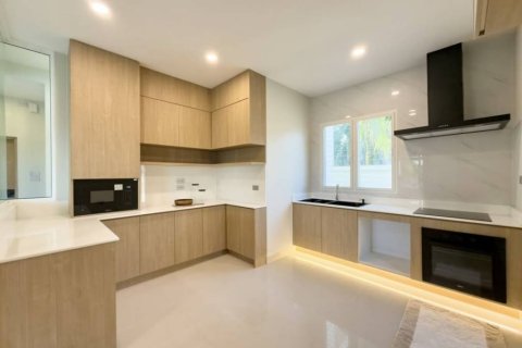 House in Phuket, Thailand 5 bedrooms № 163854 - photo 9