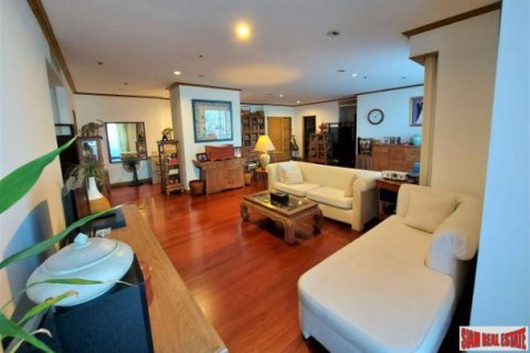 Apartment in Bangkok, Thailand 2 bedrooms № 194227