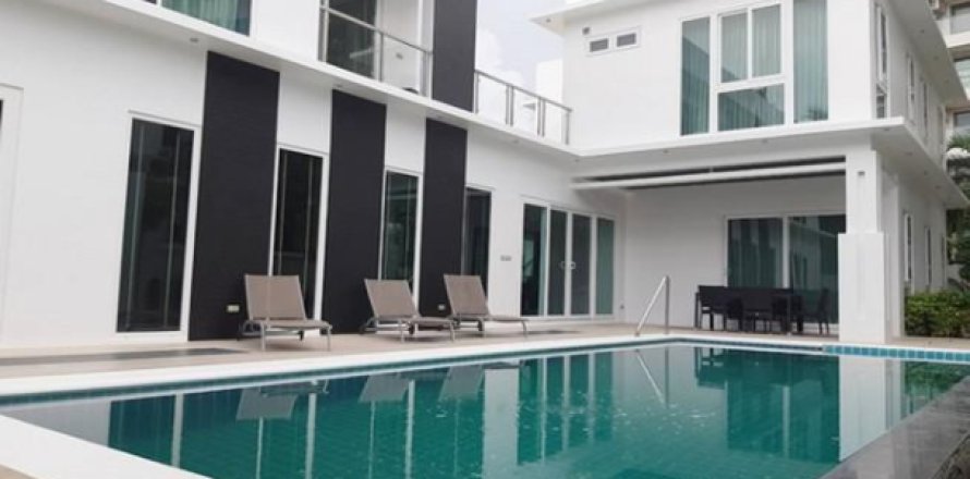 House in Pattaya, Thailand 5 bedrooms № 193876