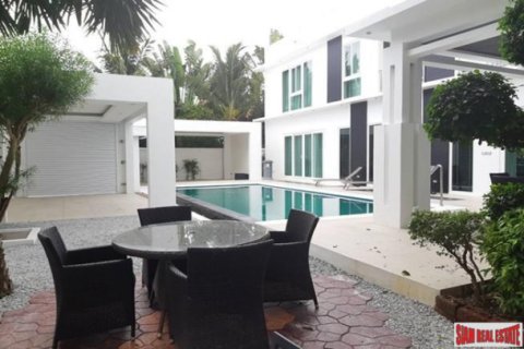 House in Pattaya, Thailand 5 bedrooms № 193876 - photo 4