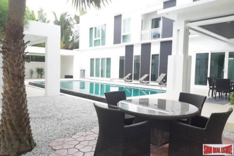 House in Pattaya, Thailand 5 bedrooms № 193876 - photo 3