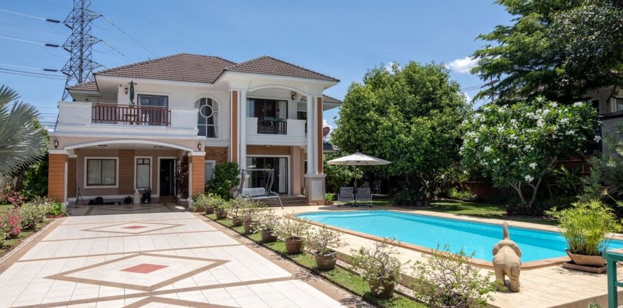 House in Chiang Mai, Thailand 4 bedrooms № 121886
