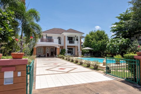 House in Chiang Mai, Thailand 4 bedrooms № 121886 - photo 2