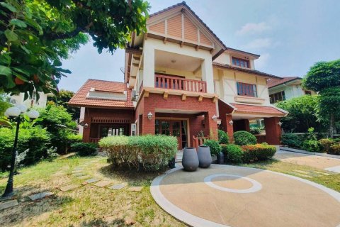 House in Bang Yai, Thailand 5 bedrooms № 167293 - photo 2