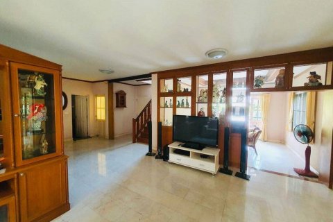 House in Bang Yai, Thailand 5 bedrooms № 167293 - photo 6