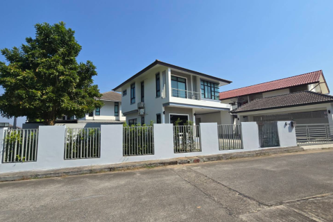 Maison à San Sai, Thaïlande 4 chambres № 167296