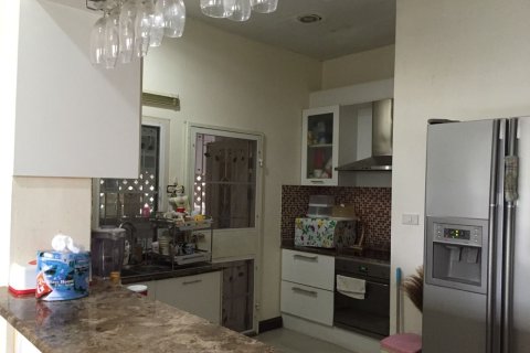 Дом в Лат Пхрау, Бангкок, Таиланд с 7 спальнями  № 155828 - фото 2