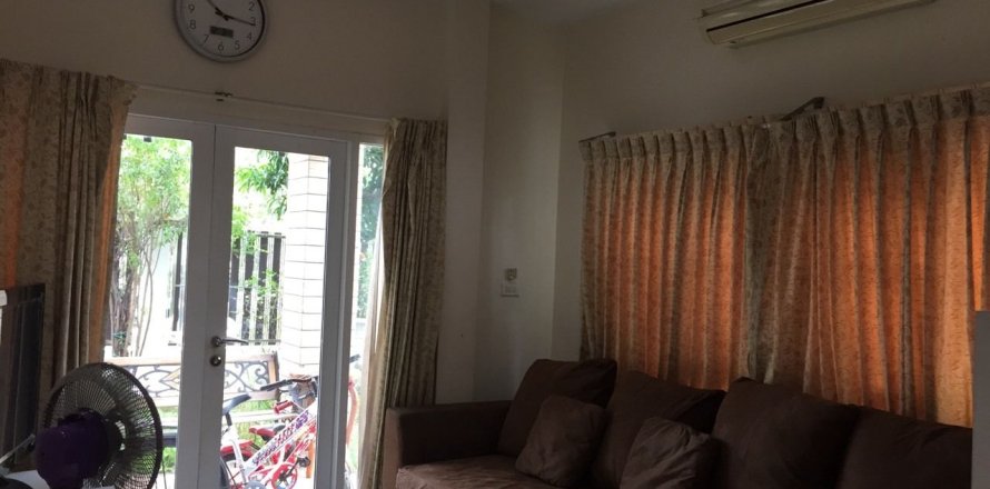 Дом в Лат Пхрау, Бангкок, Таиланд с 7 спальнями  № 155828