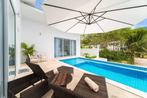 Villa in Surat Thani, Thailand 3 bedrooms № 116971 - photo 1