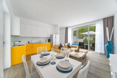 Villa in Surat Thani, Thailand 3 bedrooms № 116971 - photo 8